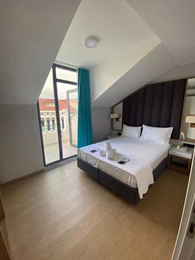 Black Palace Hotel Istanbul Bagian luar foto